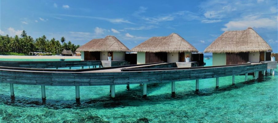 7-Romantic-Overwater-Resorts-in-the-World-for-Honeymoon-couples