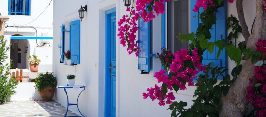 Surprise-your-Loved-Ones-with-a-Relaxing-Tour-in-Greece