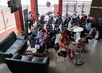 Ratan-Honda-Shopping-Motorcycle-dealers-Agra-Uttar-Pradesh-2