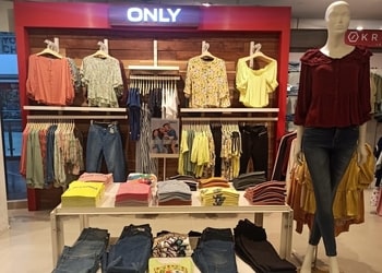 Shoppers-Stop-Shopping-Clothing-stores-Agra-Uttar-Pradesh-2