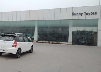 Sunny-Toyota-Shopping-Car-dealer-Agra-Uttar-Pradesh