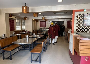 Gopi-Dining-Hall-Food-Family-restaurants-Ahmedabad-Gujarat-1