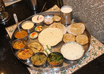 Gordhan-Thal-Food-Pure-vegetarian-restaurants-Ahmedabad-Gujarat-2