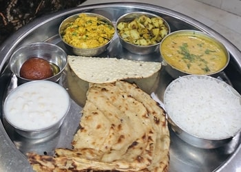 Makkhan-s-Veg-Restaurant-Food-Pure-vegetarian-restaurants-Allahabad-Prayagraj-Uttar-Pradesh-2