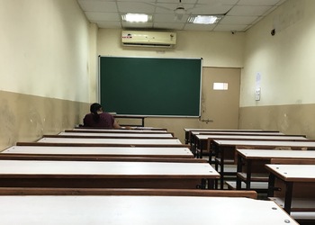 Aakash-Institute-Education-Coaching-centre-Amravati-Maharashtra-1
