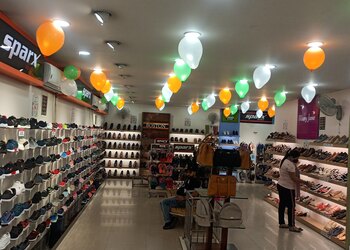 Relaxo-Footwear-Shopping-Shoe-Store-Amritsar-Punjab-1
