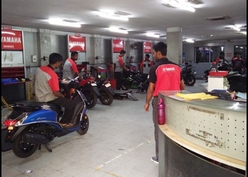 VR-Enterprise-Shopping-Motorcycle-dealers-Asansol-West-Bengal-1