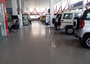 Mahindra-Mahalaxmi-Motors-Shopping-Car-dealer-Bareilly-Uttar-Pradesh-2
