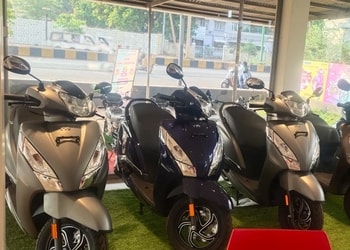 Hitech-Motors-And-Automobiles-Shopping-Motorcycle-dealers-Belgaum-Karnataka-1