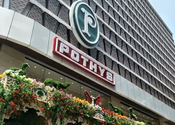 Pothys-Shopping-Clothing-stores-Bangalore-Karnataka