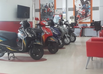 Arundhati-Automotive-Shopping-Motorcycle-dealers-Bhawanipatna-Odisha-2