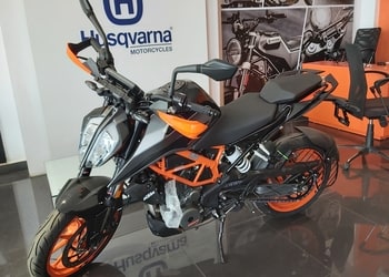 KTM-HUSQVARNA-Shopping-Motorcycle-dealers-Bhawanipatna-Odisha-1