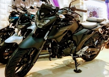 Yamaha-Hindustan-Wheels-Shopping-Motorcycle-dealers-Bhubaneswar-Odisha-2