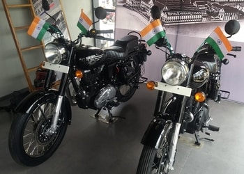 Blue-Sapphire-Motors-Shopping-Motorcycle-dealers-Bilaspur-Chhattisgarh-2