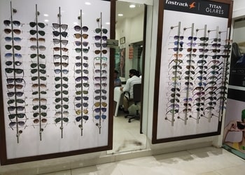 Titan-Eyeplus-Shopping-Opticals-Bilaspur-Chhattisgarh-1
