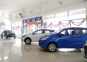 Meghna-Hyundai-Shopping-Car-dealer-Bongaigaon-Assam-2
