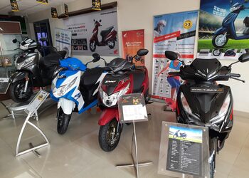 Chandra-Honda-Shopping-Motorcycle-dealers-Coimbatore-Tamil-Nadu-2