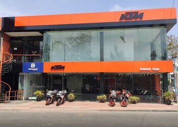 KTM-Avinashi-Road-Shopping-Motorcycle-dealers-Coimbatore-Tamil-Nadu