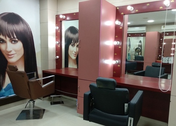 Lakme-Salon-Entertainment-Beauty-parlour-Dehradun-Uttarakhand-1