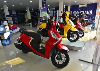 Yamaha-Dealer-Shopping-Motorcycle-dealers-Dibrugarh-Assam-2