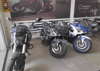 Sreesakthi-Bajaj-Shopping-Motorcycle-dealers-Erode-Tamil-Nadu-2