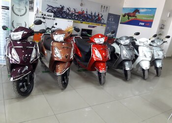 Uttam-Automobiles-Shopping-Motorcycle-dealers-Faridabad-Haryana-2