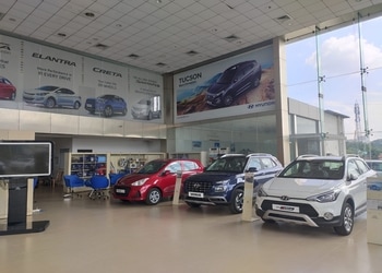 Shah-Hyundai-Shopping-Car-dealer-Gulbarga-Karnataka-1