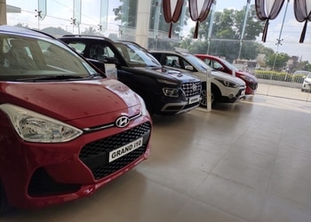 Shah-Hyundai-Shopping-Car-dealer-Gulbarga-Karnataka-2