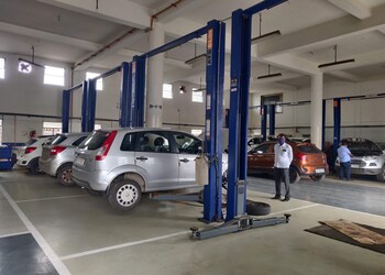 Lakshmi-Ford-Shopping-Car-dealer-Guntur-Andhra-Pradesh-1