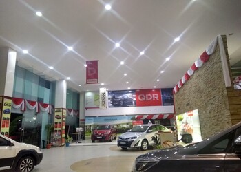 Radha-Madhav-Toyota-Shopping-Car-dealer-Guntur-Andhra-Pradesh-2