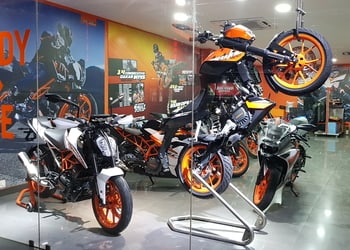 KTM-Six-Mile-Shopping-Motorcycle-dealers-Guwahati-Assam-2