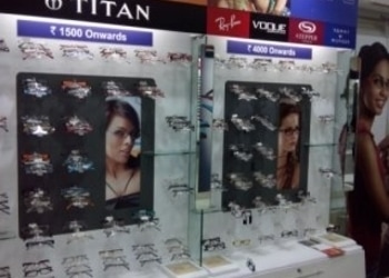 Titan-Eyeplus-Shopping-Opticals-Guwahati-Assam-2