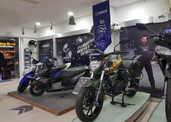 Pearl-Yamaha-Shopping-Motorcycle-dealers-Hyderabad-Telangana-1