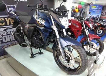 Pearl-Yamaha-Shopping-Motorcycle-dealers-Hyderabad-Telangana-2
