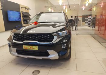 Vihaan-Auto-Ventures-Shopping-Car-dealer-Hyderabad-Telangana-2