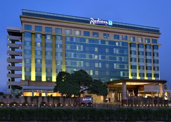 Radisson-Blu-Hotel-Local-Businesses-5-star-hotels-Jaipur-Rajasthan