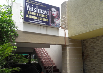 Vaishnavi-Bridal-Studio-Beauty-Salon-Entertainment-Beauty-parlour-Jalgaon-Maharashtra