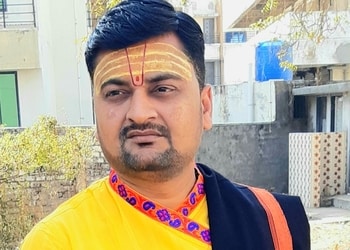 Shastree-Pravinbhai-Aachaya-Professional-Services-Astrologers-Jamnagar-Gujarat