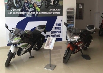 Yamaha-Showroom-Shopping-Motorcycle-dealers-Jeypore-Odisha-1