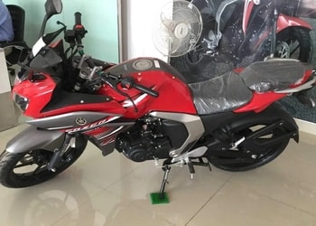 Yamaha-Showroom-Shopping-Motorcycle-dealers-Jeypore-Odisha-2
