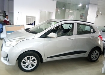 Krishna-Hyundai-Shopping-Car-dealer-Jorhat-Assam-1