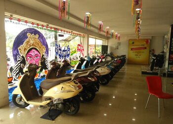 Amaravati-Tvs-Shopping-Motorcycle-dealers-Kakinada-Andhra-Pradesh-1