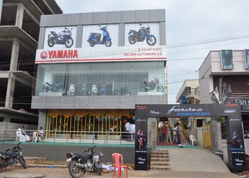 Sri-Siri-Yamaha-Shopping-Motorcycle-dealers-Kakinada-Andhra-Pradesh