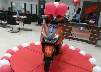 Srikara-Honda-Shopping-Motorcycle-dealers-Kakinada-Andhra-Pradesh-1