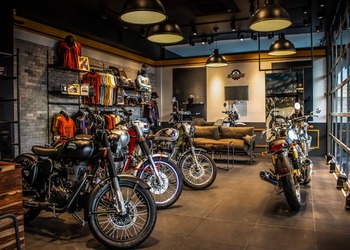 Quality-Motors-Shopping-Motorcycle-dealers-Karimnagar-Telangana-1