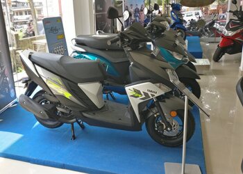 Indel-Yamaha-Showroom-Shopping-Motorcycle-dealers-Kochi-Kerala-1