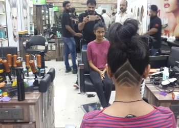 Mirror-Magic-Professional-Salon-Spa-center-Entertainment-Beauty-parlour-Kochi-Kerala-1