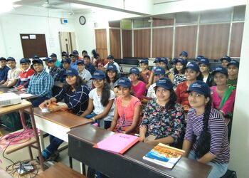 Brilliant-Professional-Academy-Education-Coaching-centre-Kolhapur-Maharashtra-1
