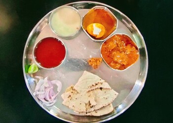 Hotel-Parakh-Food-Family-restaurants-Kolhapur-Maharashtra-2