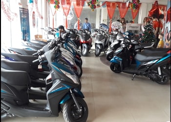 Aquad-Yamaha-Mobility-Shopping-Motorcycle-dealers-Kolkata-West-Bengal-2